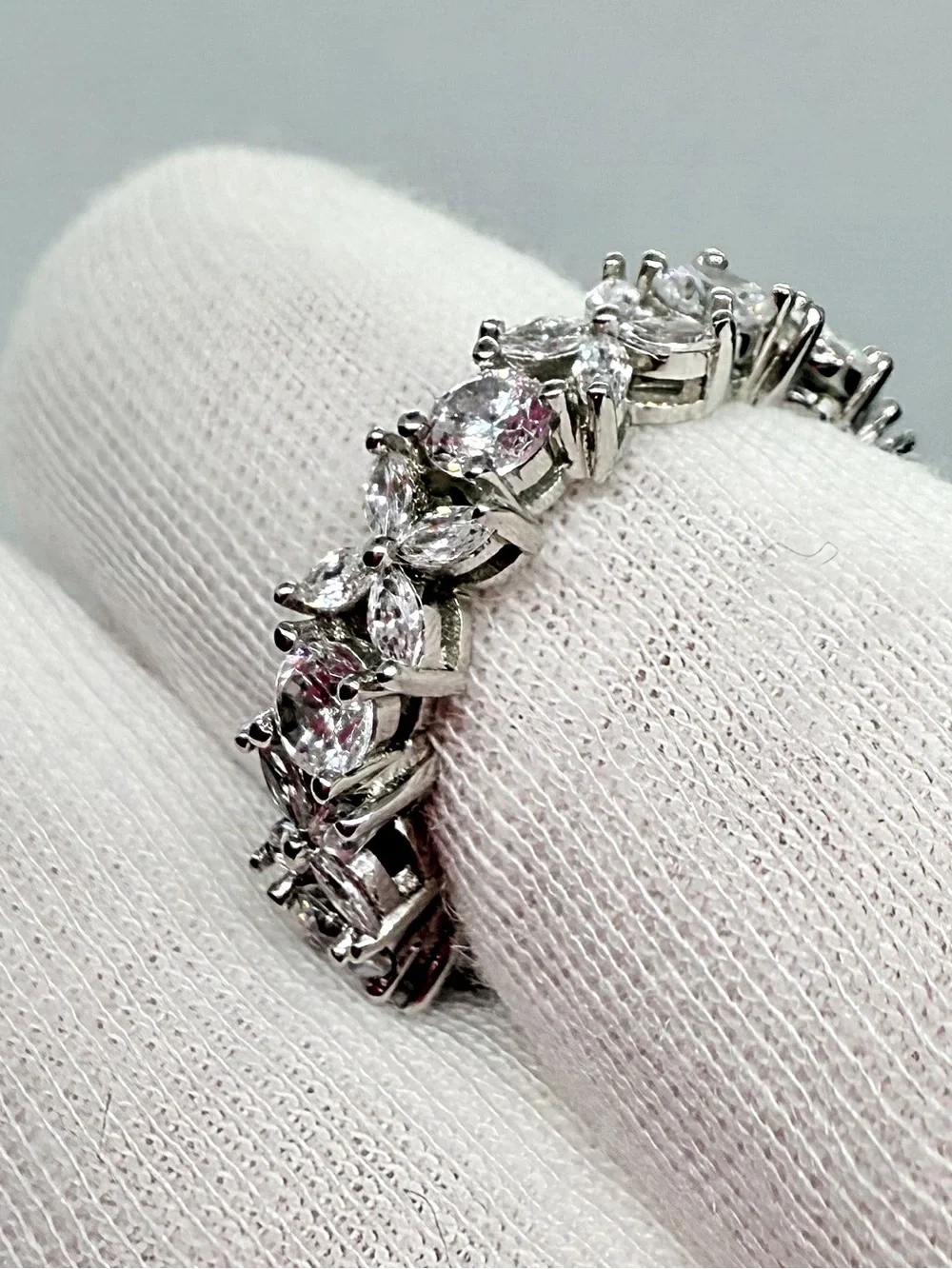 Sterling Silver Natural Zircon Floral Design Ring!